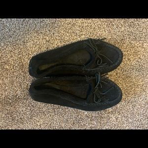 Minnetonka moccasin in black